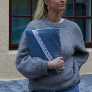 Datorfodral  - 25x35cm, passar både chromebook & Macbook⭐️💻 Handsytt av återvunna material🪡 Innerficka