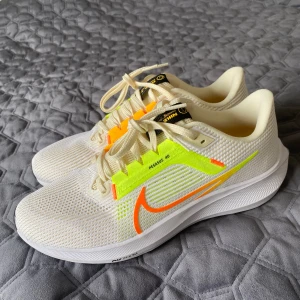 Nikeskor - Oanvända Nike Pegasus 40, storlek 42.5