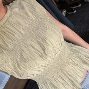 Topp - Jätte fin topp i nästan nyskick.Använd gärna ”köp nu”💕