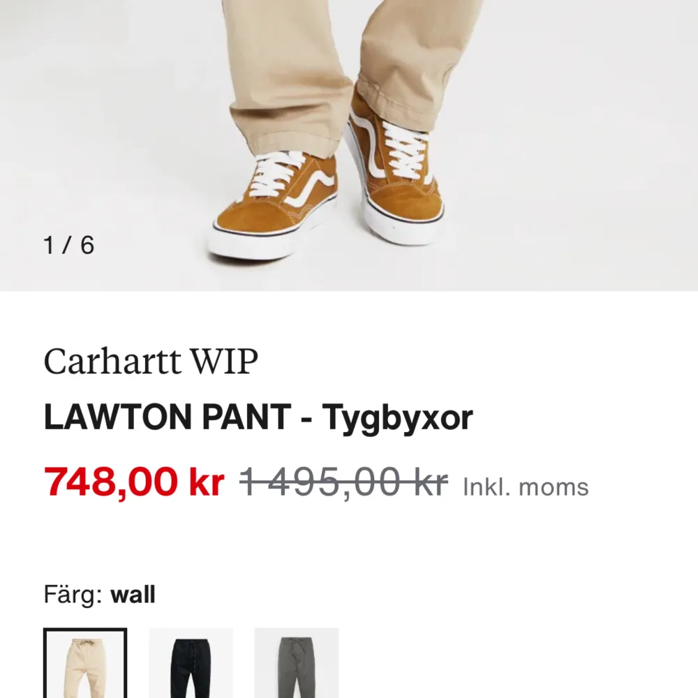 Ett par riktigt snygga Carharrt lawton pants i XL. Finns lite små fläckar på benen men har försökt få bort så det är inte så märkbart.. Jeans & Byxor.