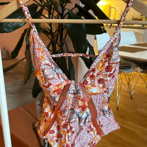 Trendig badräkt - Nyskick, oanvänd.