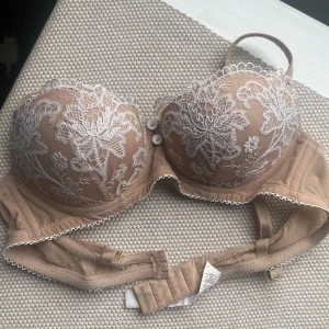 Intimissimi bh - Superfin intimissimi bh, som tyvärr var i fel storlek. Aldrig använd, endast testad! I storlek 75b 💓