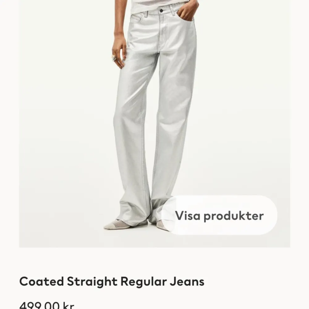 Supercoola silvriga jeans/byxor från HM. Använda några få gånger bara 🤩. Jeans & Byxor.