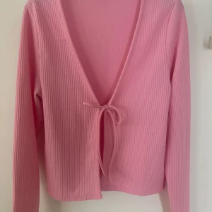 Fin kofta med knyte  - Rosa kofta från hm 