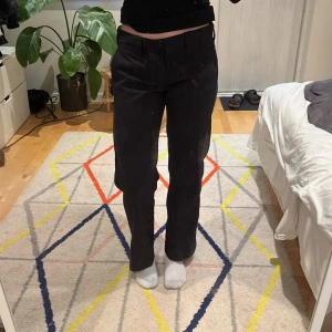svarta kostymbyxor  - säljer då de inte kommer till användning längre❤️ köparen står för frakt!