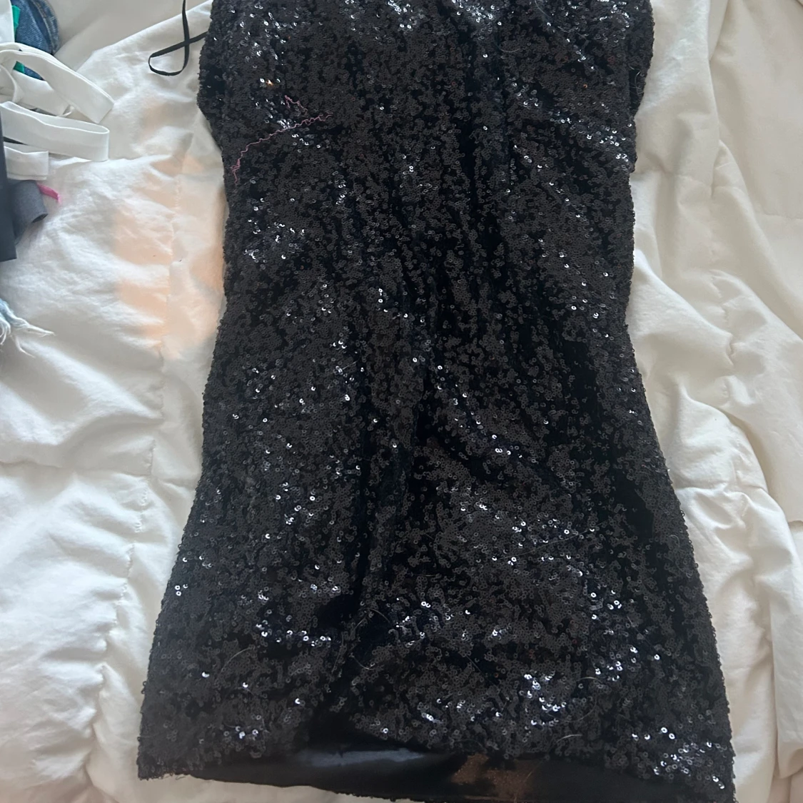 Paljett off shoulder klänning - 90