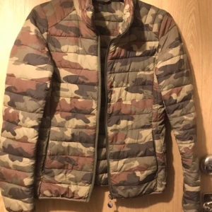 Vårjacka - Den är i mycket fint skick. 