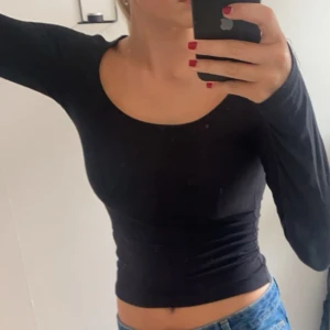 Svart långärmad tröja med ”tumm-hål”💓 - Storlek S💓