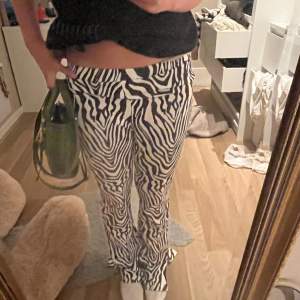 Säljer mina jätte fina zebra aktiga byxor!❤️ då de bara kommit till användning 1 gång skriv privat om ni har några frågor❤️