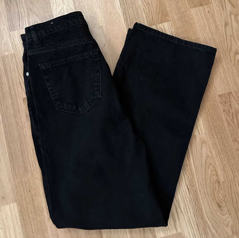 jeans från pullandbear i nyskick. Jeans & Byxor.