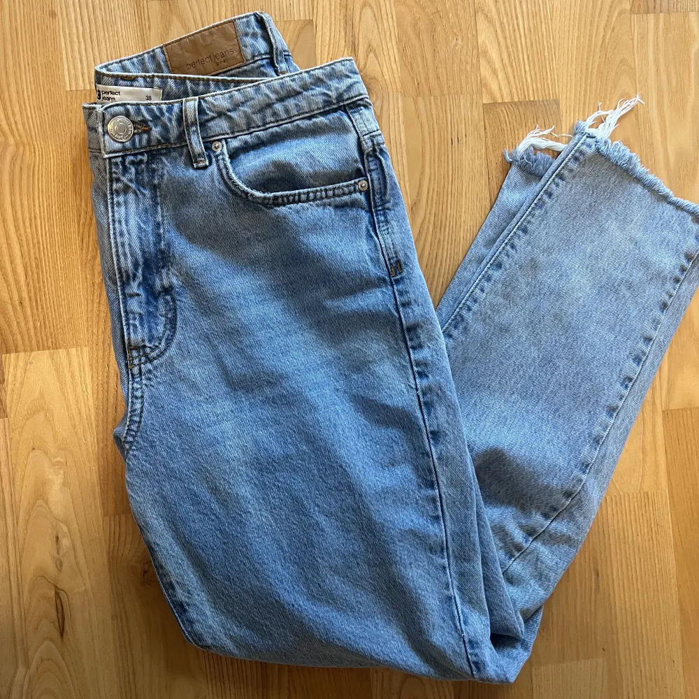 Snygga jeans från Ginatricot i stl.38. . Jeans & Byxor.