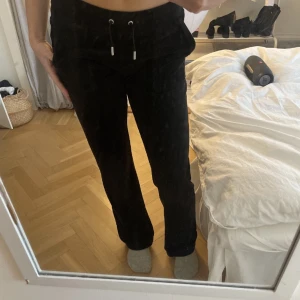 Svarta juicy  - Svarta juicy bra skick. Säljer för dom Inte används längre 