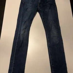 Tja säljer nu mina Levis jeans då dom är för små storlek 30 inga hål eller några fel på dom skriv om du har frågor 