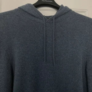 Huvtröja  - Snygg och bekväm hoodie, knappt använd 10/10 skick