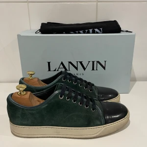 Lanvin skor - Hej! Säljer nu dessa super snygga lanvinskor. Skorna är i mycket fint skick 8/10. Med skorna medföljer dustbag och box 