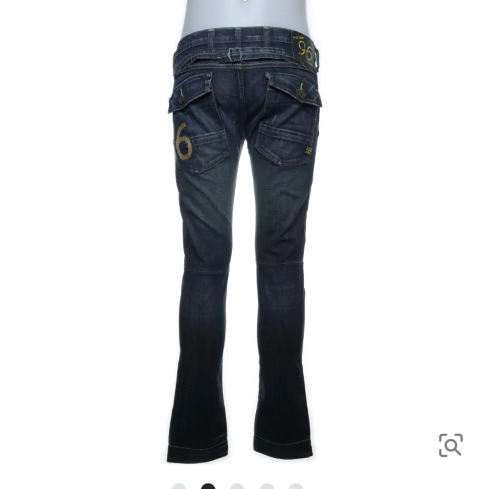 Skitsnygga g star raw jeans som ja köpt från sellpy men ångrar mitt köp🥂 aldrig använd av mig😋straight modell men den sitter lite som bootcut. Jeans & Byxor.