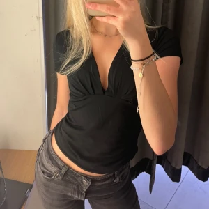 Topp - Topp med urigning från Bikbok. Storlek xs, aldrig använd 