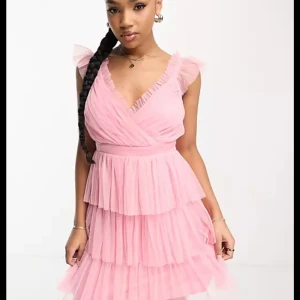 ASOS klänning - aldrig använd med lapparna kvar, nypris 929kr