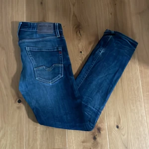 replay waitom - riktigt sköna replay jeans i moddellen waitom. skick 8/10  ny pris 1,5 mitt pris 499