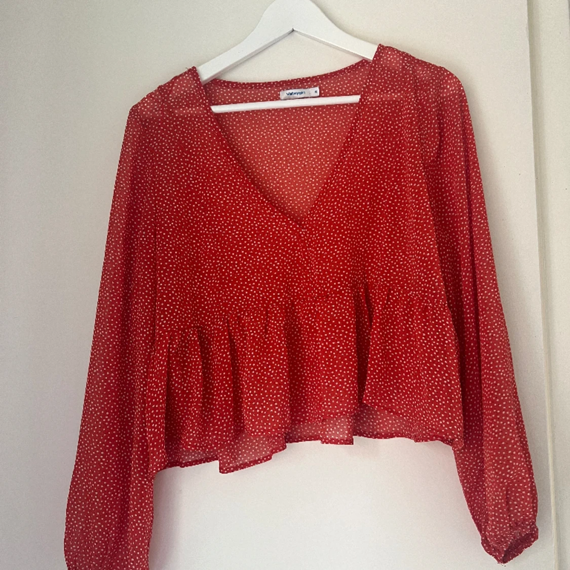 Söt röd/vit prickig top 