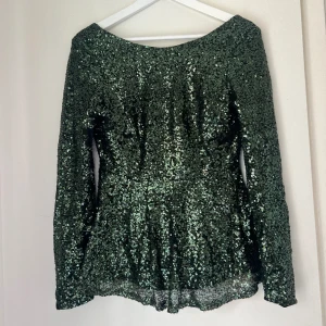 Grön paljett top  - Grön paljett top - använd fåtal grr. Jättefin på! 💚