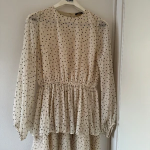 Klänning - Fin vardagsklänning eller till middag tex från Gina tricot ❤️ slutar vid låren 