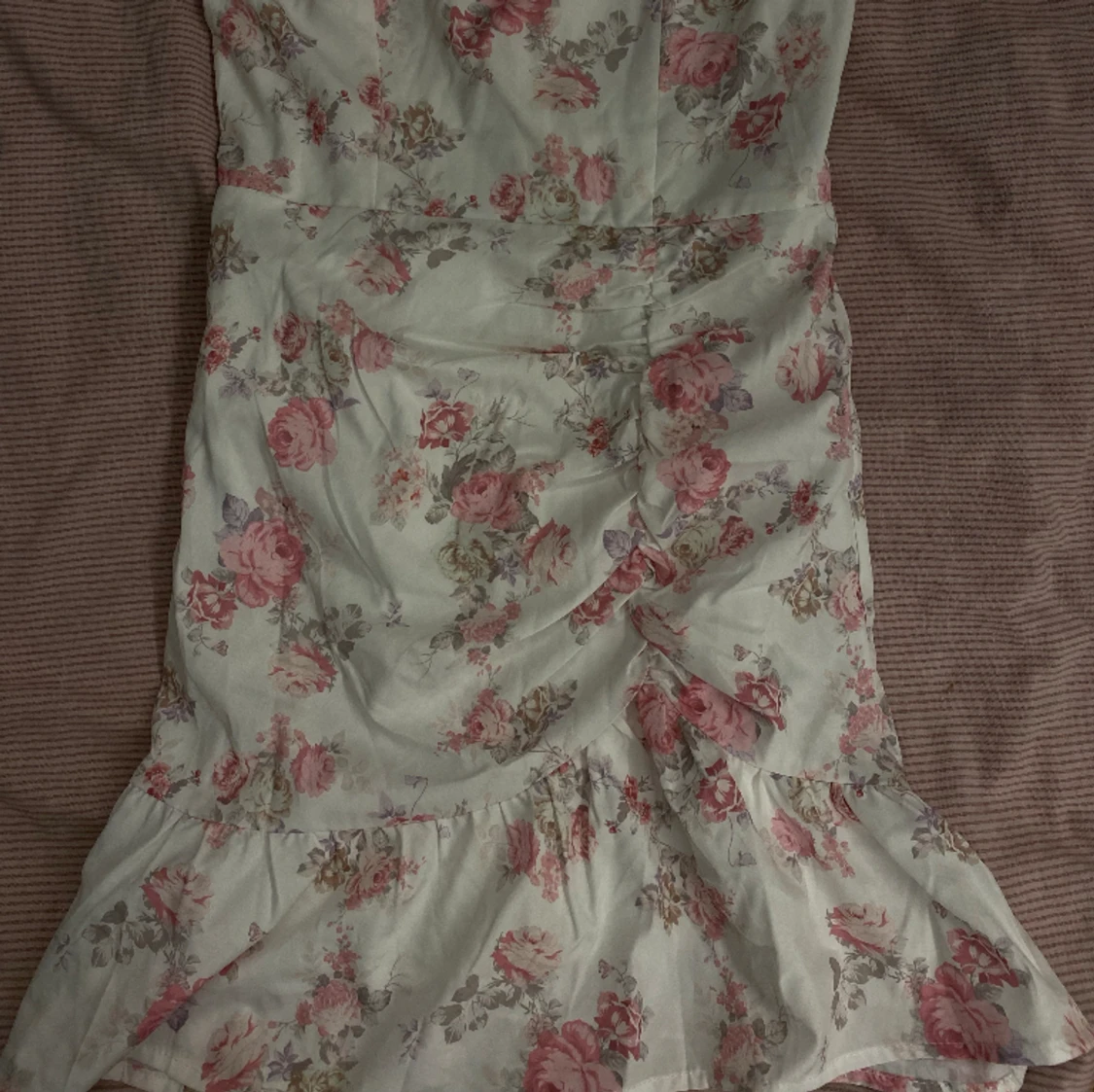 Orörd, åtsittande sommarklänning! - 90