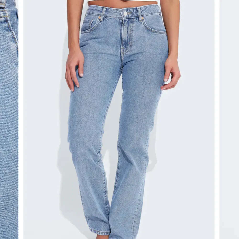 Säljer mina Jp low straight 550 jeans från bikbok pågrund av att de har blivit för små. Använt fåtal gånger! Köpare står för frakt. Jeans & Byxor.