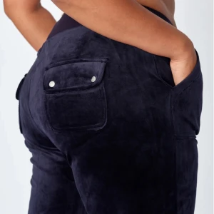 Classic Velour Del Ray Pant Night Sky - Säljer mina juicy byxor stolek 14/15 barn, helt oanvända,nyskick. Skriv för fler bilder eller frågor 🤗💕