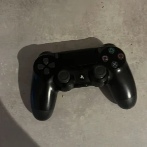 Ps4 kontroll  - Helt fungerande ps 4 kontroll 