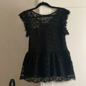 Säljer denna jätte fina tröjan från Ginatricot❤️🫶🏻 - Jag använder inte denna tröjan men den är jätte fin och jätte skön 🫶🏻 , när jag köpte den kostade den 239kr