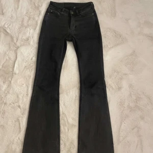 Weekday jeans - Så snygga weekday jeans i fint skick! Använd gärna köp nu🥰Nypris ca 600