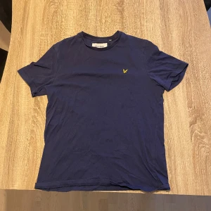 Lyle&Scott T-shirt - Lule&Scott T-shirt  Storlek: M Bra skick!