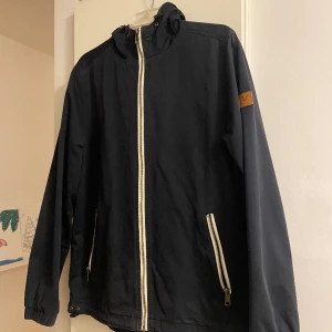 Jacka Lyle & Scott  - Jacka från Lyle & Scott  Bra skick, inga skador osv Storlek M 