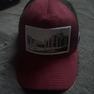 Pianotti velvet keps (röd) - Pianotti keps inte använd fick den av en kompis.