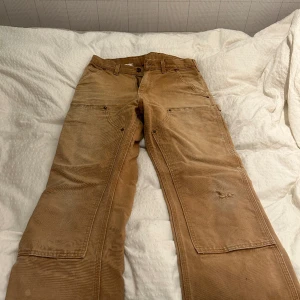 Carharrt double knee  - Säljer dessa Carharrt double knee. Bra skick, pris kan diskuteras vid snabb affär 