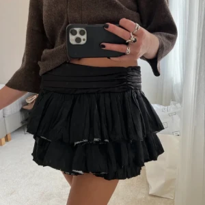 Zara kjol - En jättefin kjol från zara, använd 1 gång❤️(lånad bild)