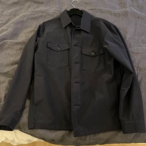 Uniqlo overshirt  - Uniqlo overshirt I mörk blå 