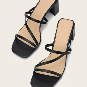 Svarta klackar  - Säljer svarta klackar, klacken är 6,5 cm🥰