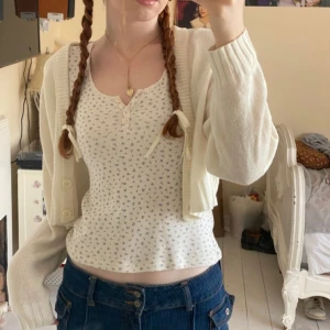 brandy lång ärmad - första bilden är lånad, köpt i london för två år sen men har inte använts på länge så den är i jättebra skick, storleken är one size men skulle säga att den är en xs - s, jättefin och perfekt till våren