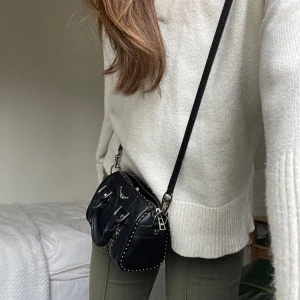 Gröna hm byxor  - Skit snygga slutsålda gröna byxor från hm!