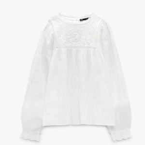 Zara blus - Jättesöt vit blus från Zara🌸 Aldrig använd och har prislapp kvar! Nypris 399kr 