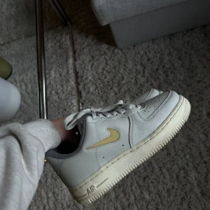 Nike air force  - Super snygga sneakers som knappt är använda och därmed vill jag sälja dom. 💞💕
