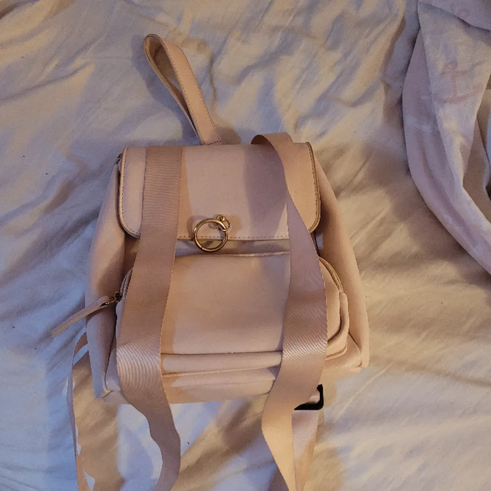 Jätte fin rosa ryggsäck . Väskor.