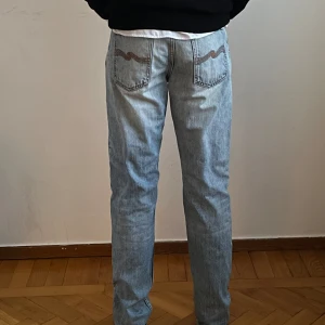 Nudie jeans - Snygga jeans från Nudie. Säljer de bara för att de är för stora för mig. Hör gärna av dig om du har några frågor. 
