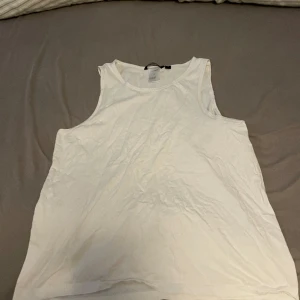 Vitt linne - Vitt linne från mywear, inte använt, inga hål eller fläckar. storlek s 