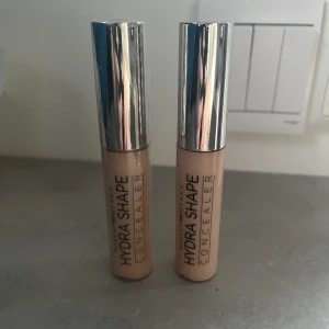 concealer - säljer dessa helt nya concealers från makeup mekka 💕(en har jag inte äns öppnat eftersom den har plasten kvar)den med plast kvar är i färgen medium och den andra i färgen light 💗köp båda för 100 eller en för 50 