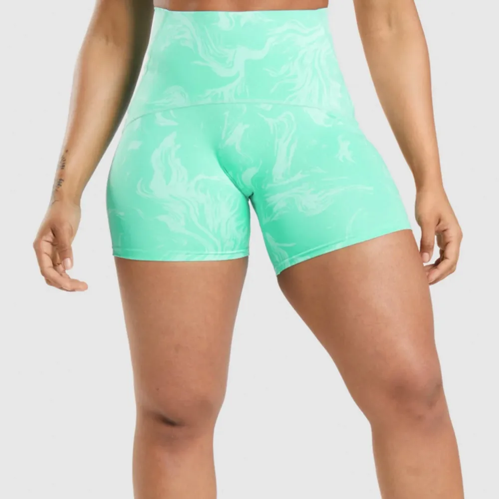 Säljer dessa supercoola och sköna gymshark shorts eftersom de inte kommer till användning. Använda 2 gånger så är absolut i superskick! Jätteskönt och tunt material.är i kollektionen GS power:). Shorts.