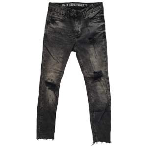 Jeans typ aldrig använda, mått: Midja 78cm, ben insida 64cm, ben utsida 92cm