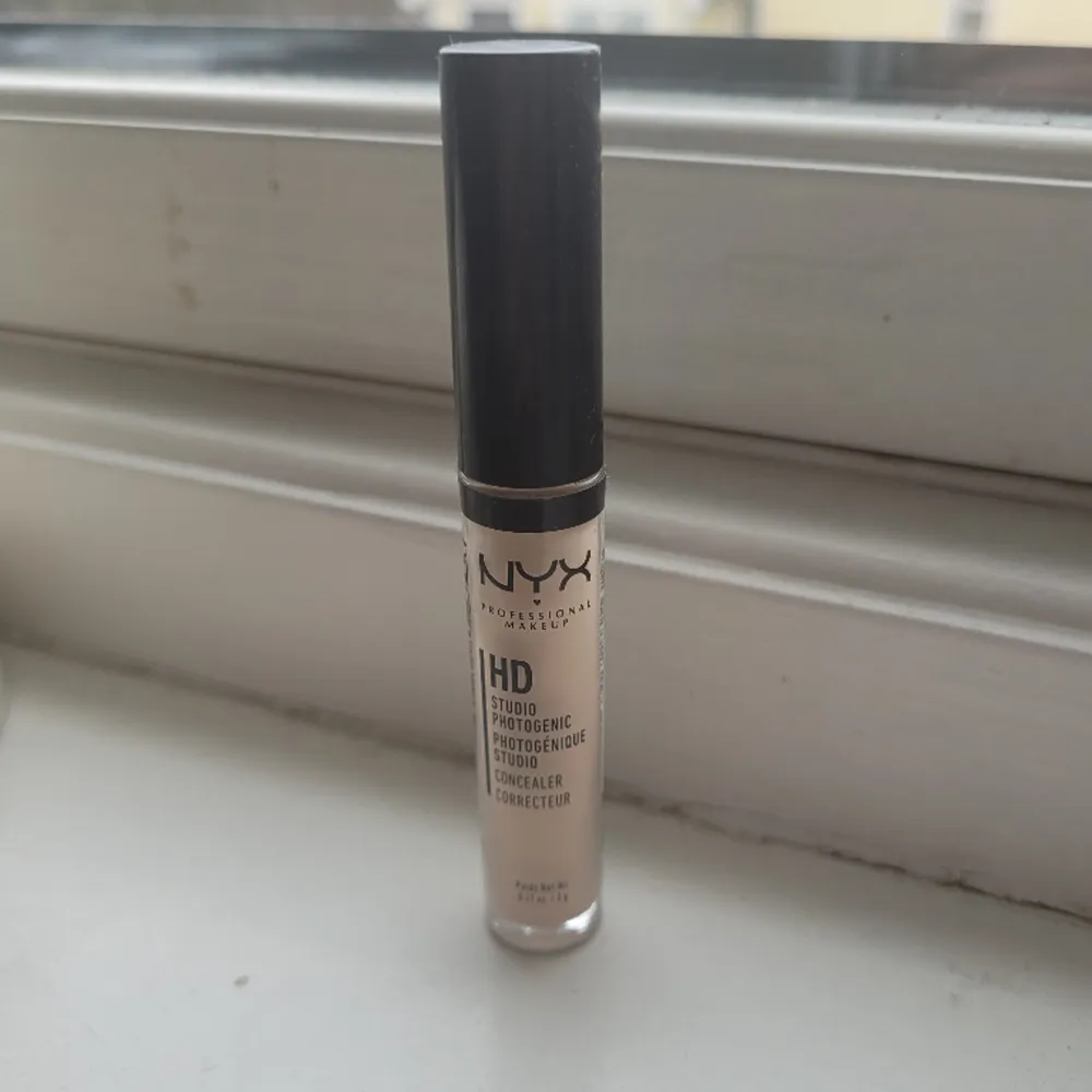 Säljer denna concealern från nyx i färgen 1 porcelain. Väldigt fin på huden, dock så var den inte min färg därför säljer jag den, endast testad. Kostar 119 kr på Zalando säljer för 50 kr💕💕. Skönhet.